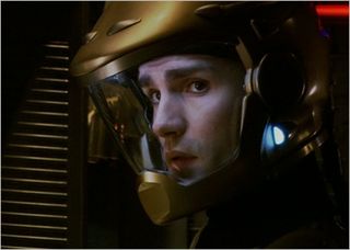 Samuel Witwer come "Crashdown”, a bordo di un Raptor (navicella spaziale militare).